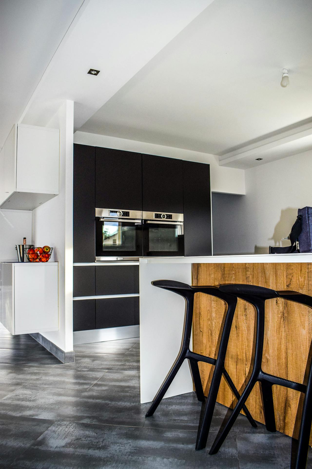 Incorporating Greenery and Garden Elements into Indoor Décor